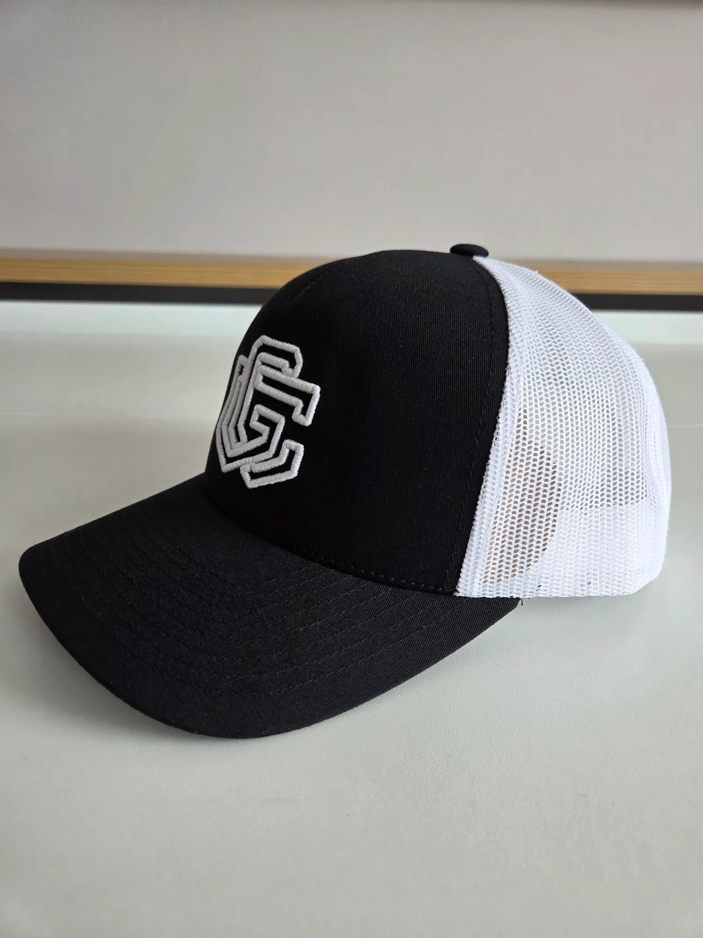 GC Trucker — Black / White