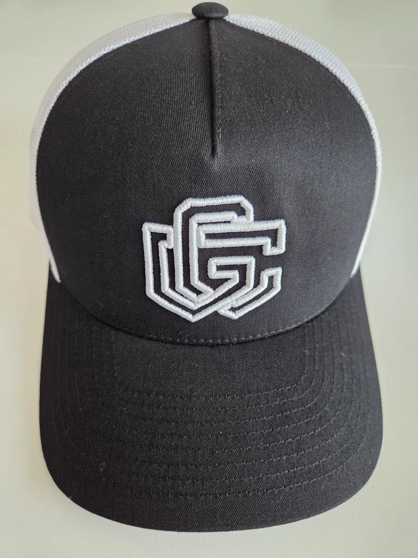 GC Trucker — Black / White